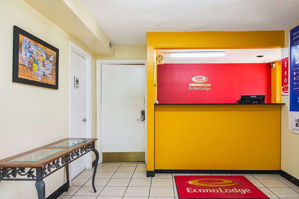 Econo Lodge Research Triangle Park - photo 5