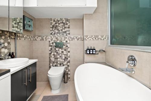 CityPad 1 Bed w Balcony 5 mins to V&A CTICC