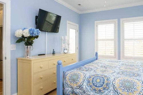 Porpoise Driven Life by Oak Island Accommodations - photo 25