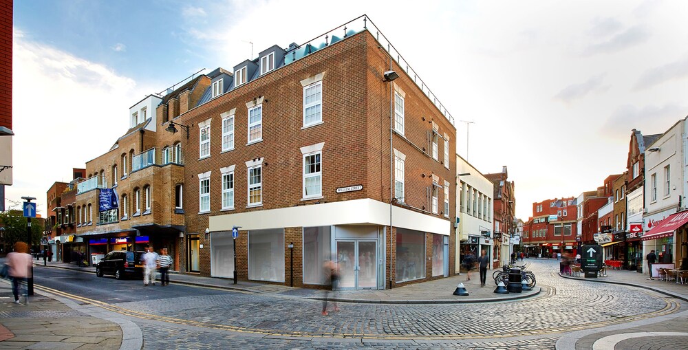 Mulberry House By Flying Butler — 4-Star Luxury Hotel in Windsor, United Kingdom