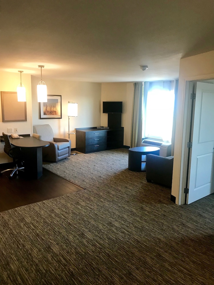 Candlewood Suites Lincoln an IHG Hotel - photo 2