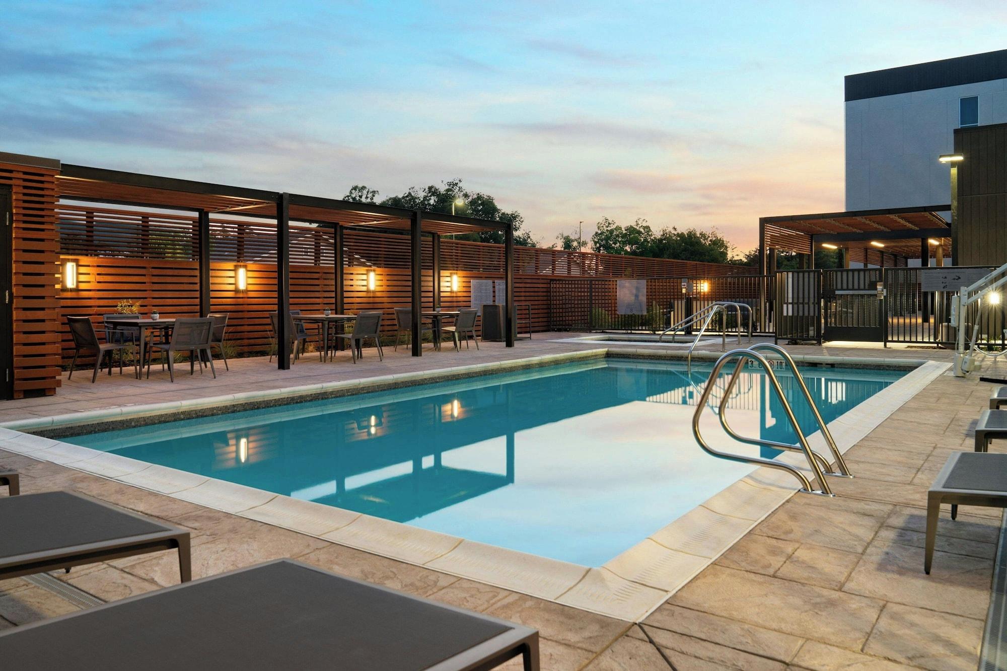 Courtyard by Marriott Fresno Clovis - photo 5