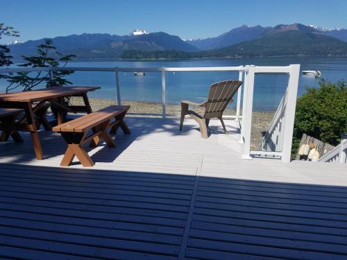 Picturesque Hood Canal Waterfront pet-friendly hotel Seabeck