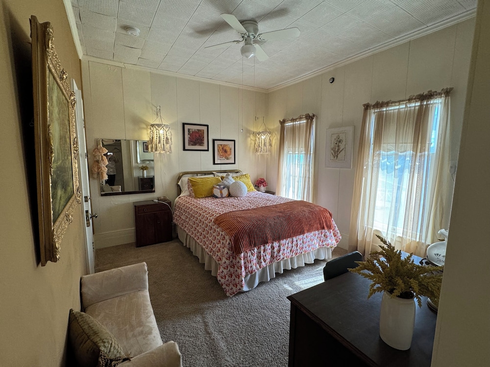 The Boho Buffalo Inn - photo 12