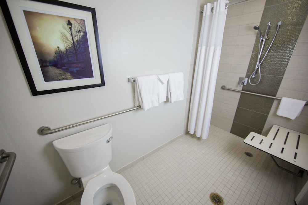 DoubleTree by Hilton Hotel Savannah Historic District - photo 31