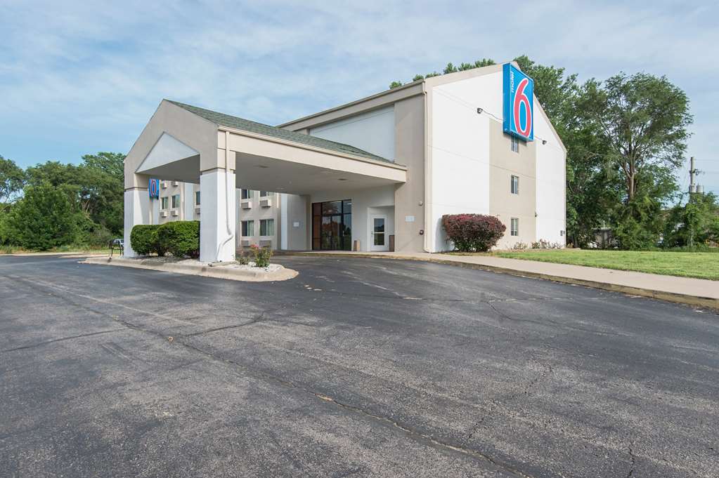 Motel 6 Lawrence KS - photo 5
