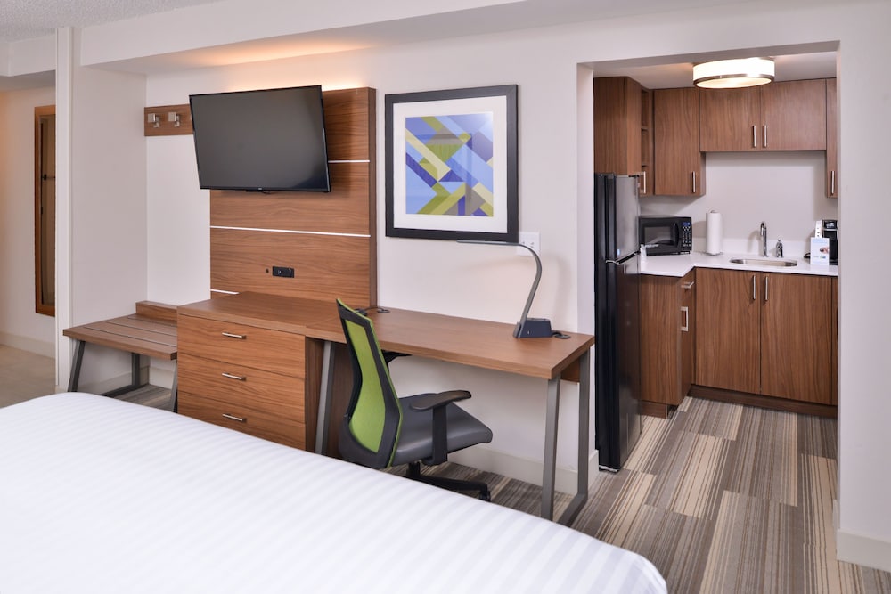 Holiday Inn Express & Suites Indianapolis Dtn Conv Ctr Area by IHG - photo 37