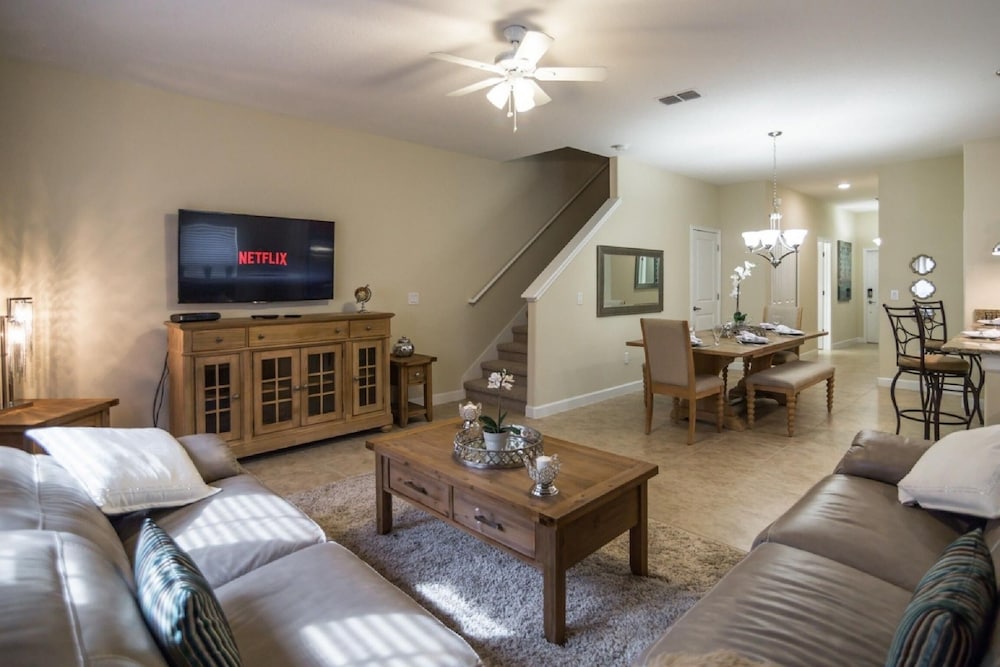 4882 Storey Lake in Kissimmee, United States