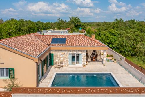 Villa Jakov — 4-Star Luxury Hotel in None, Croatia