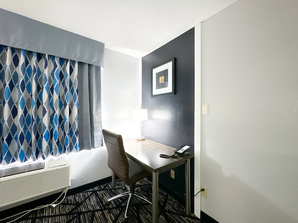 Blaine Town Inn & Suites - photo 19