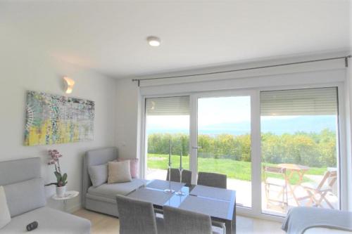 Studio apartment Miramare breakfast and parking — 4-Star Luxury Hotel in Rijeka, Croatia
