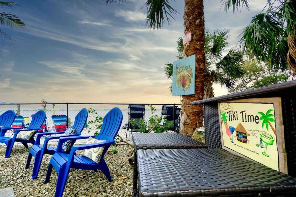 Gorgeous Waterfront Mermaid's Retreat Wows - photo 26