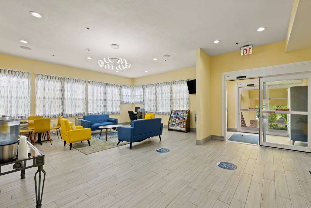 Days Inn & Suites by Wyndham Euless DFW Airport South - photo 9