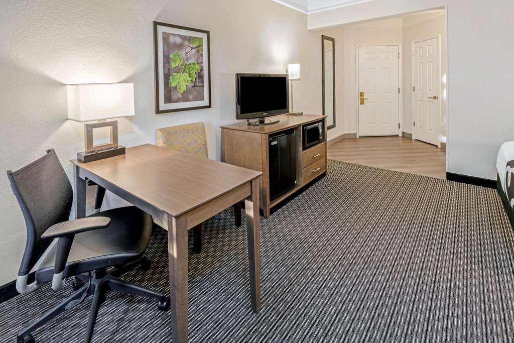 La Quinta Inn & Suites by Wyndham Orem University Pwy Provo - photo 46