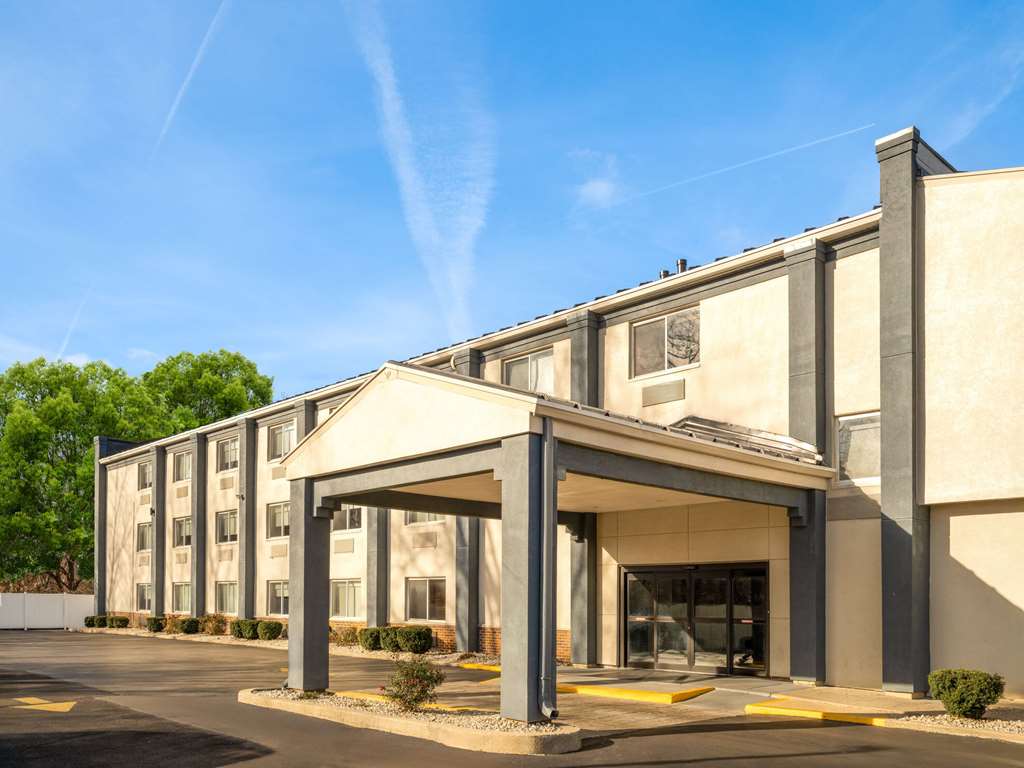 AmericInn by Wyndham Woodstock IL - photo 3