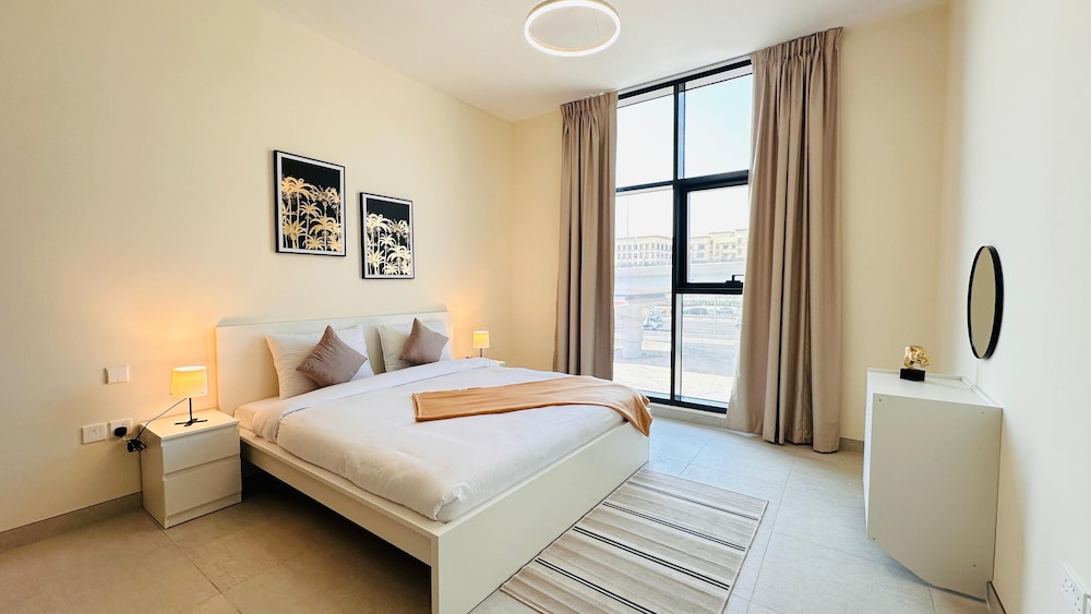 Palette Lavish Apartments At Concord Tower With Rooftop Pool — 4-Star Luxury Hotel in Dubai, United Arab Emirates
