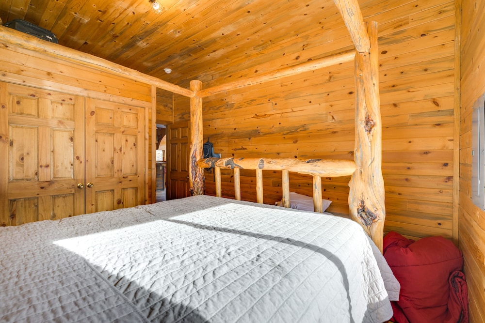 Salmon Vacation Rental w On site River Access - photo 15