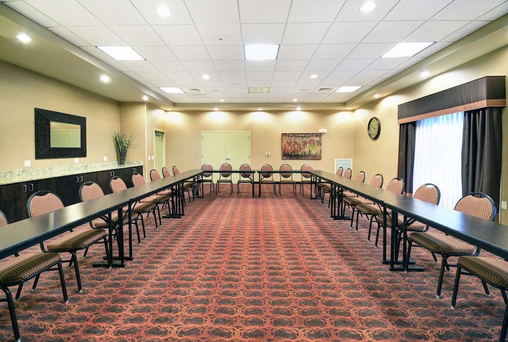 Hampton Inn Beloit - photo 42
