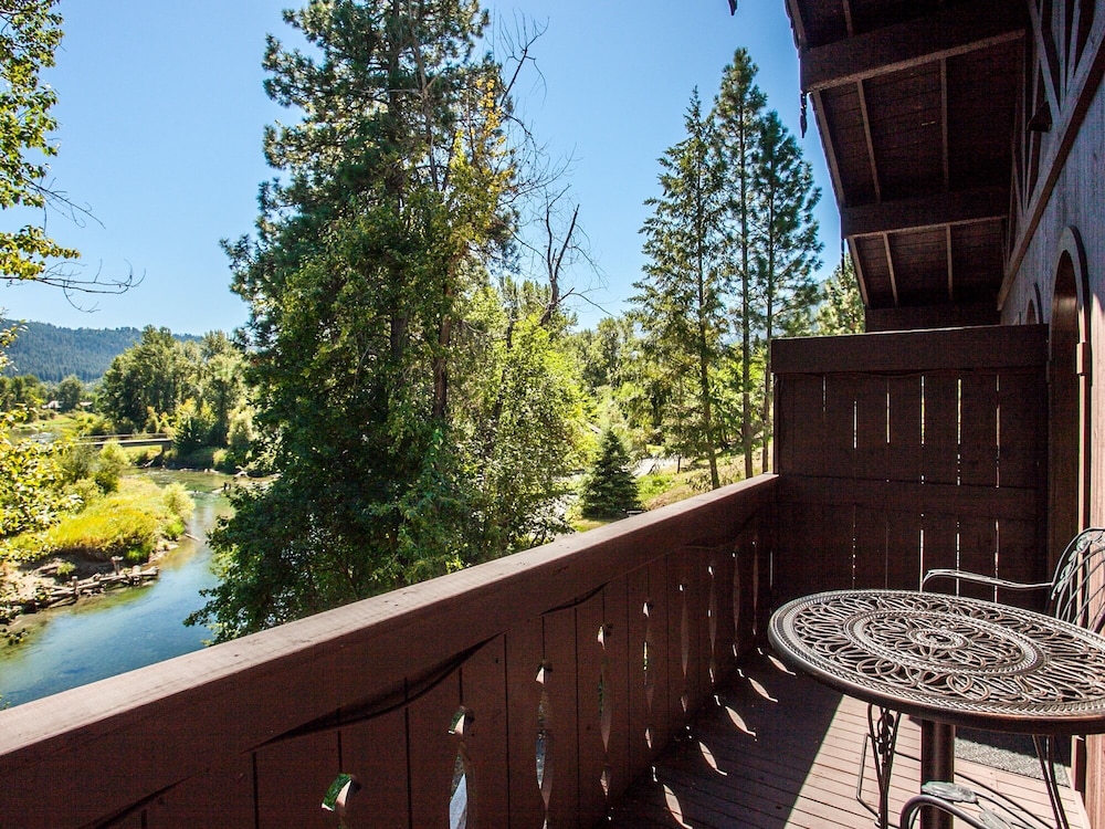 Storybook Riverside Inn - photo 29