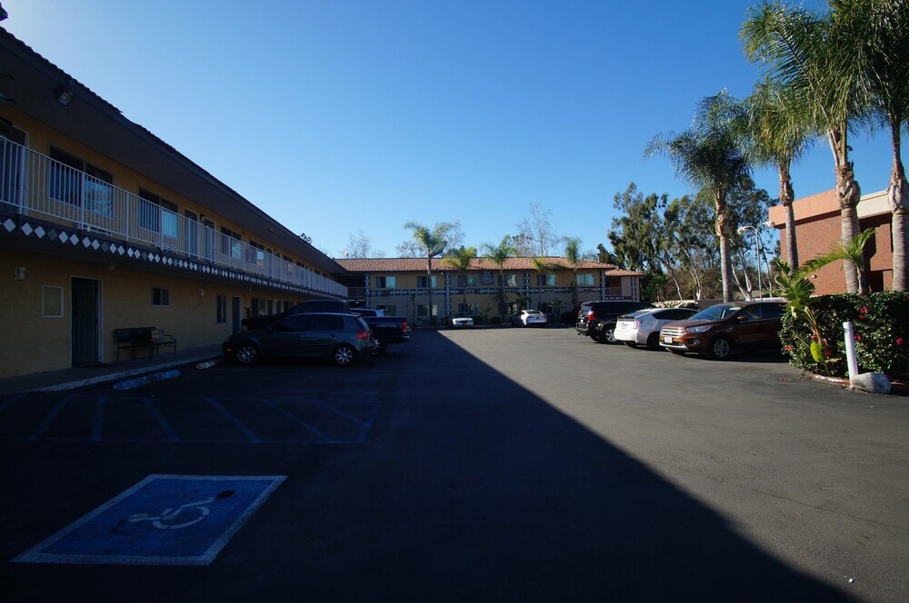 Civic Center Inn Santa Ana - photo 17