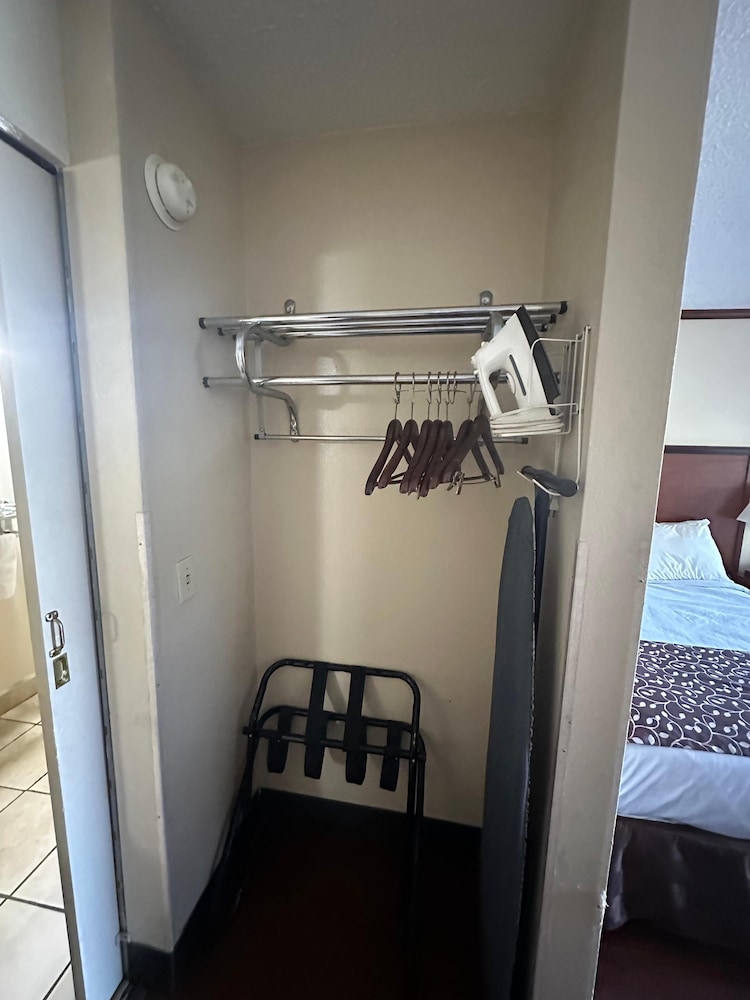 Hotel Red Rose by Townhouse Covington I 64 - photo 32