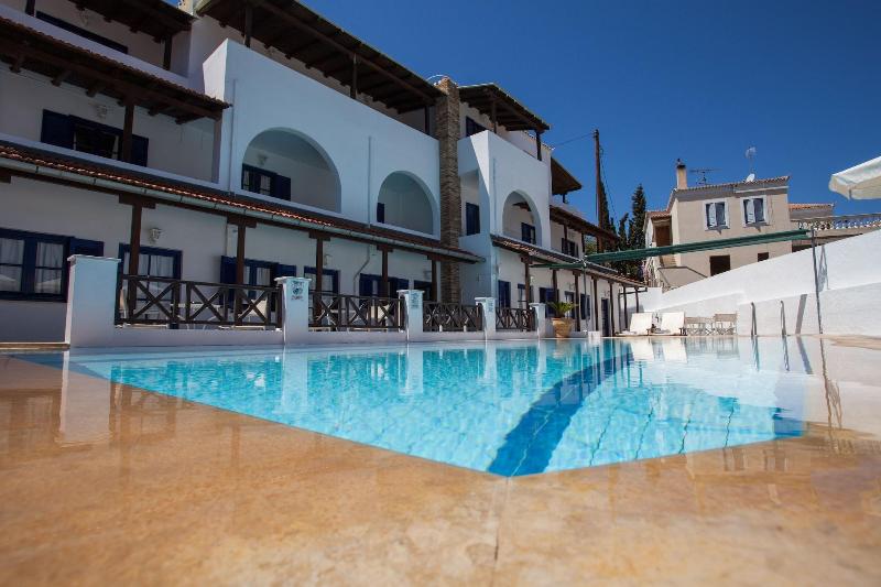 7 Islands — 4-Star Luxury Hotel in Spetses, Greece