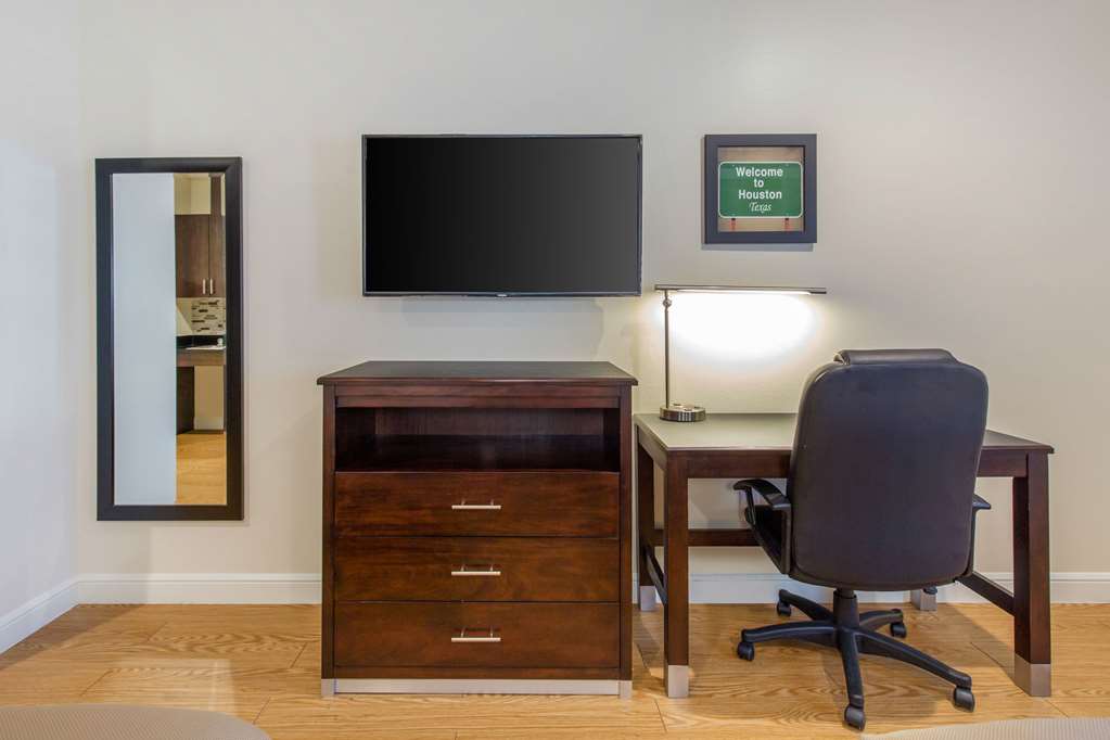 Econo Lodge Inn & Suites Houston Willowbrook - photo 17