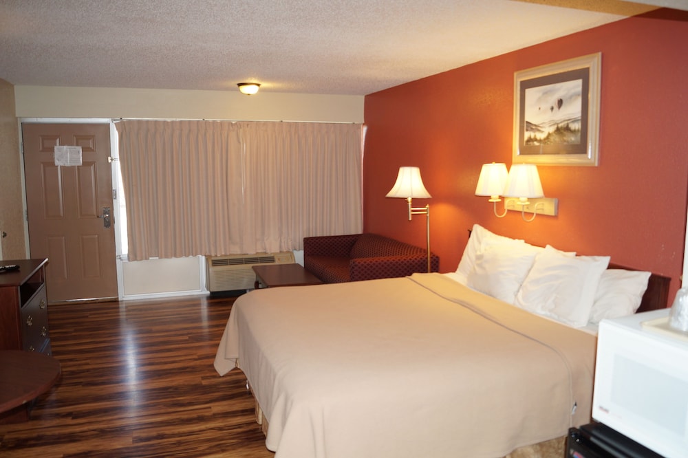 Bear Mount Inn & Suites - photo 12