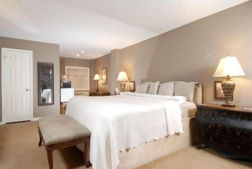Cart Barn Inn - carbon neutral hotel in Bruce