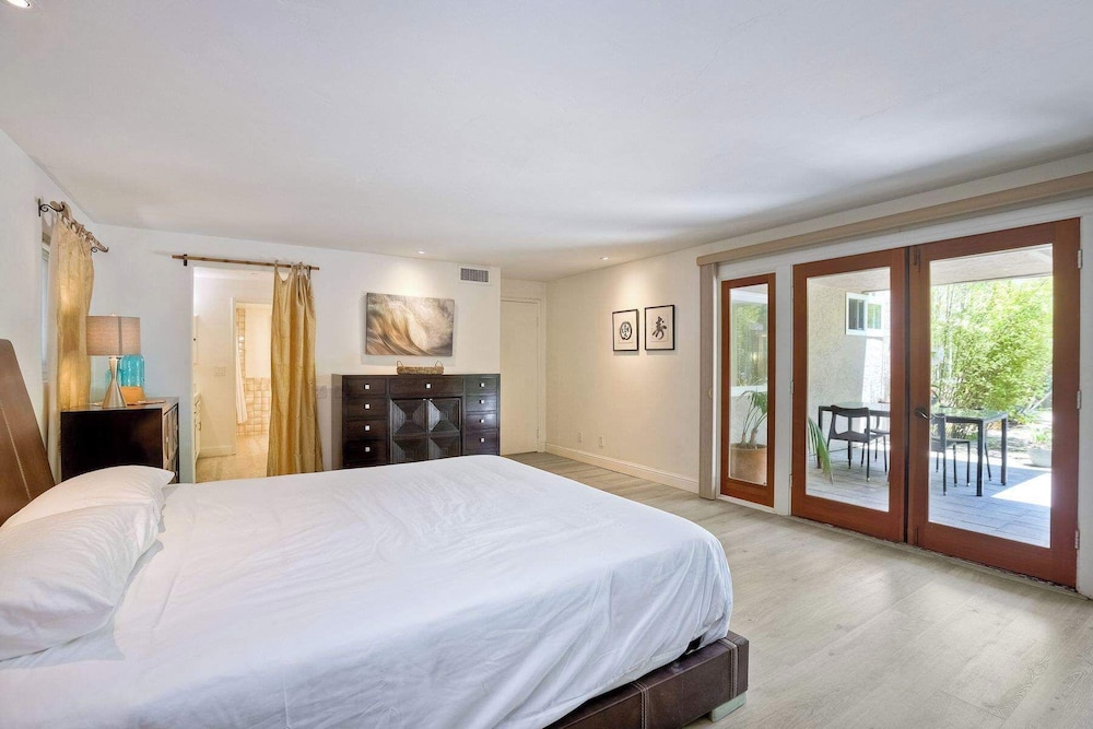 Serene Coastal Home Sleeps 8 1 Mile From Beach — Encinitas — photo 3