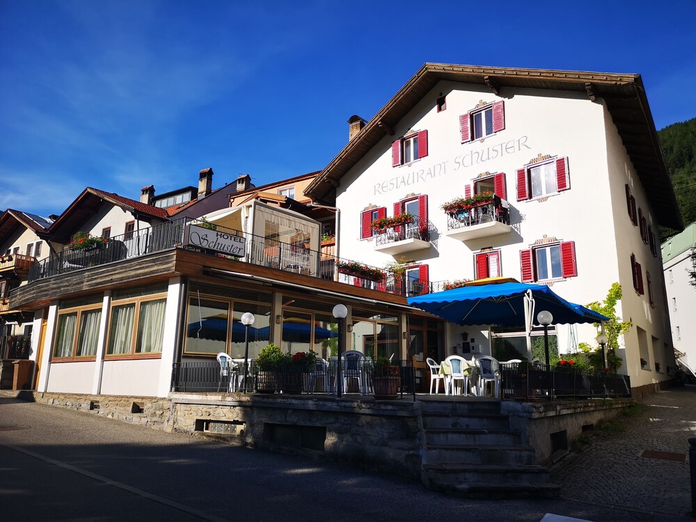 Hotel Schuster — hotel in Colle Isarco