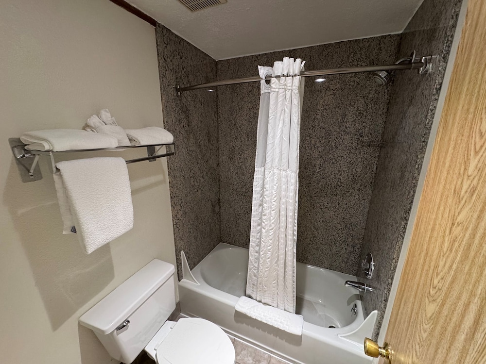 Promenade Inn & Suites Oceanfront - photo 33