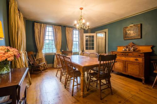 100 percent Private Pool Views Skiing Theatre in Weston, United States