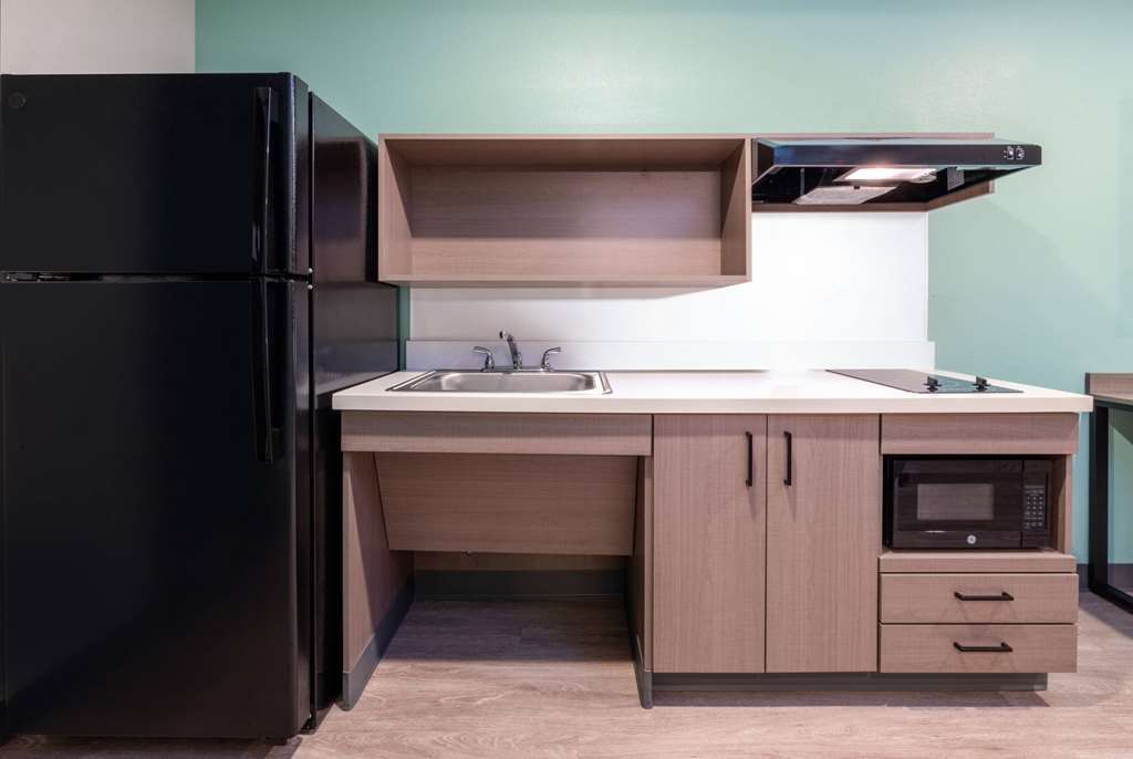 ECHO Suites Extended Stay by Wyndham Madison - photo 9
