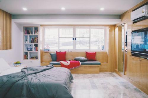 Double Studio Private Bath Shared Kitchen with Local Family by Pillows & Purrs