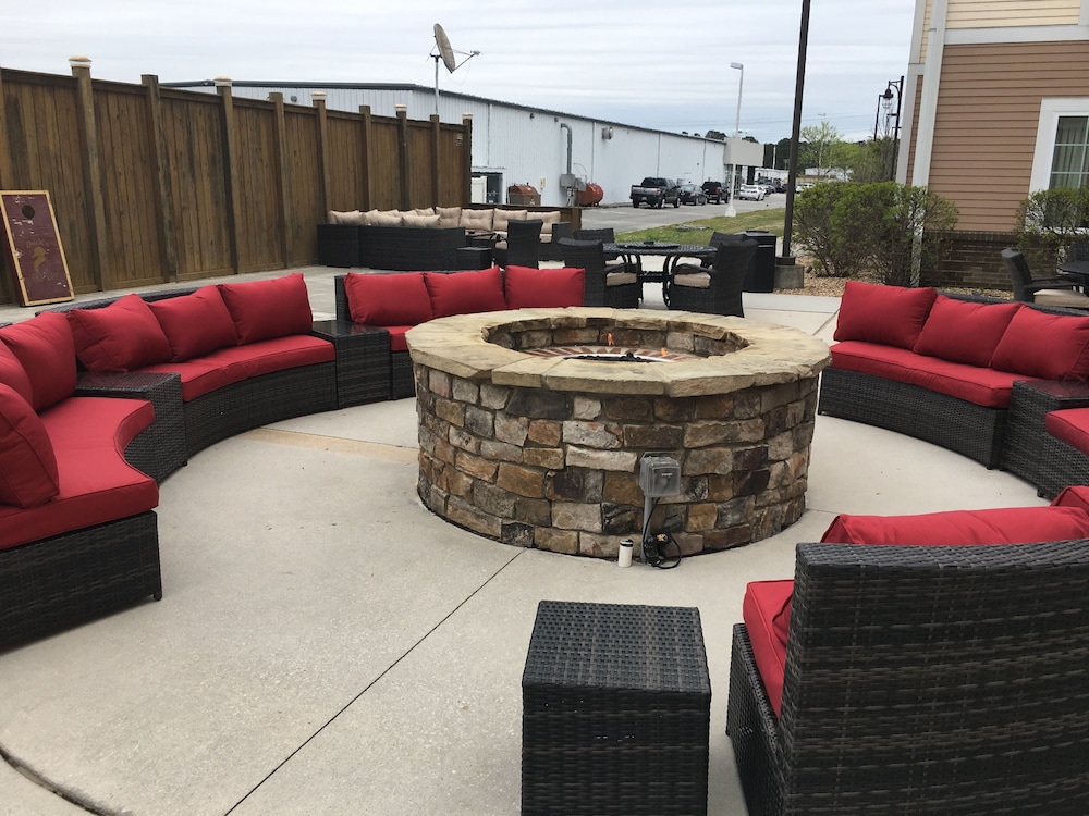 MainStay Suites Jacksonville near Camp Lejeune - photo 43