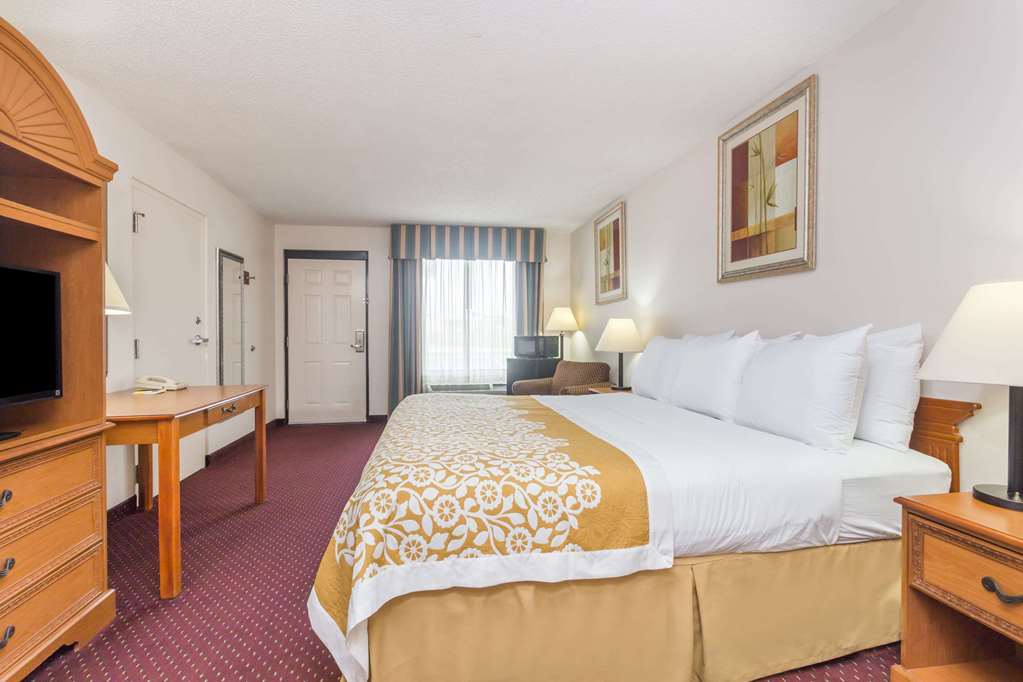 Days Inn by Wyndham Chiefland - photo 11
