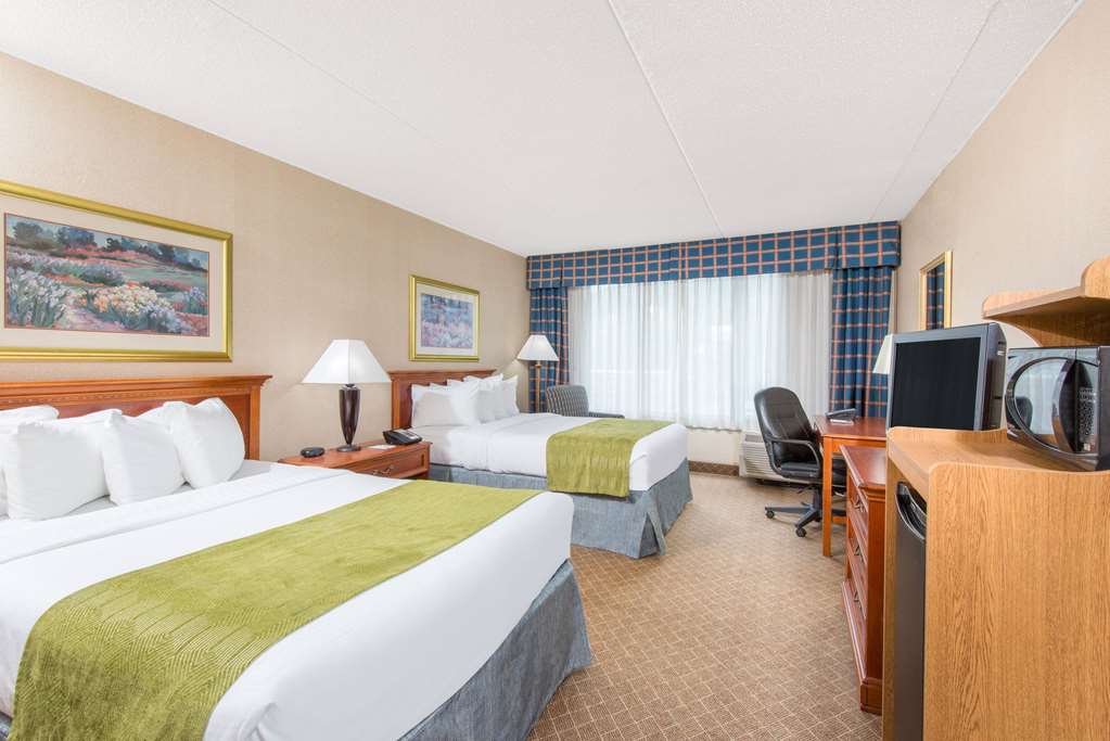 Ramada by Wyndham Cumberland Downtown - photo 6