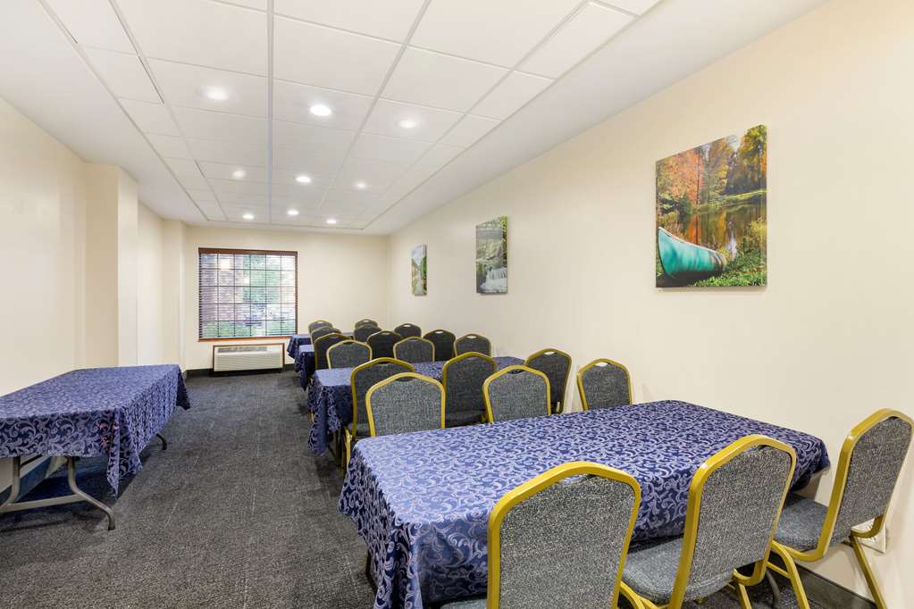 Best Western Plus Victor Inn & Suites - photo 24