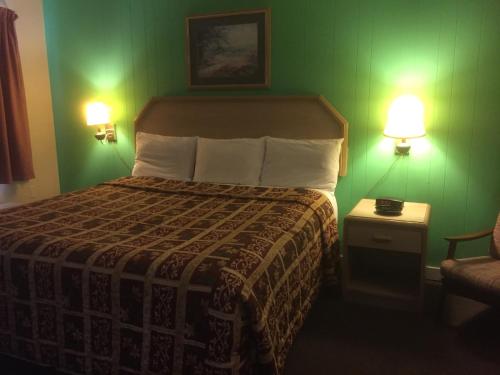 Twin Pine Motel - photo 6