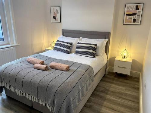Modern Ground Floor Garden Apartment With Parking — 4-Star Luxury Hotel in South Hayling, United Kingdom