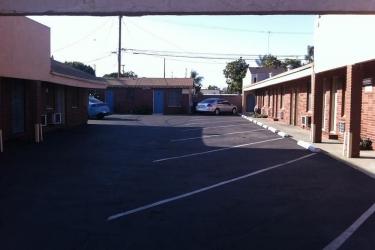 Raymoure Motel - photo 2