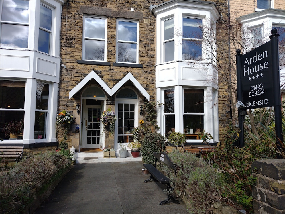 Arden House — 4-Star Luxury Hotel in Harrogate, United Kingdom