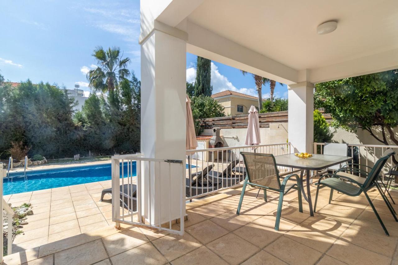 Amelia Villa in Coral Bay with private pool and close to a sandy beach