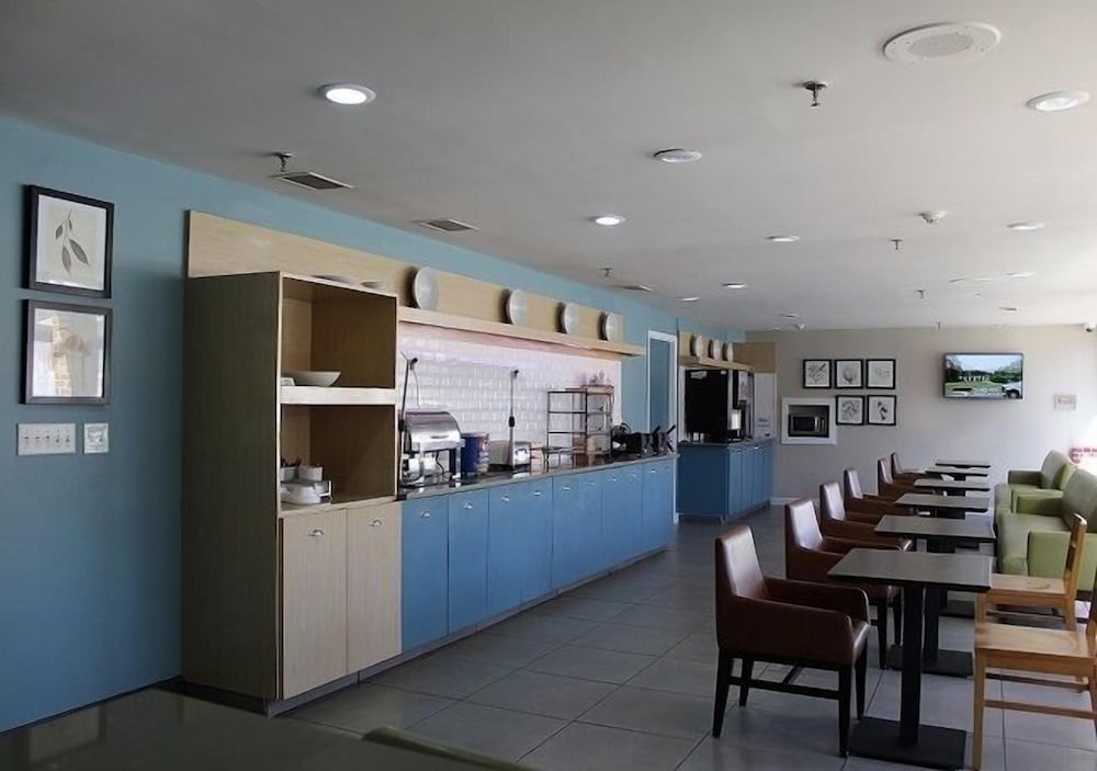 Country Inn & Suites by Radisson Charlotte I 85 Airport NC - photo 28