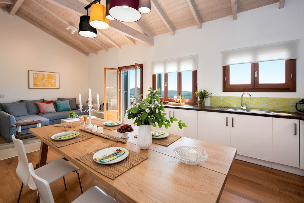 Lavender Cottage — 4-Star Luxury Hotel in Corfu, Greece