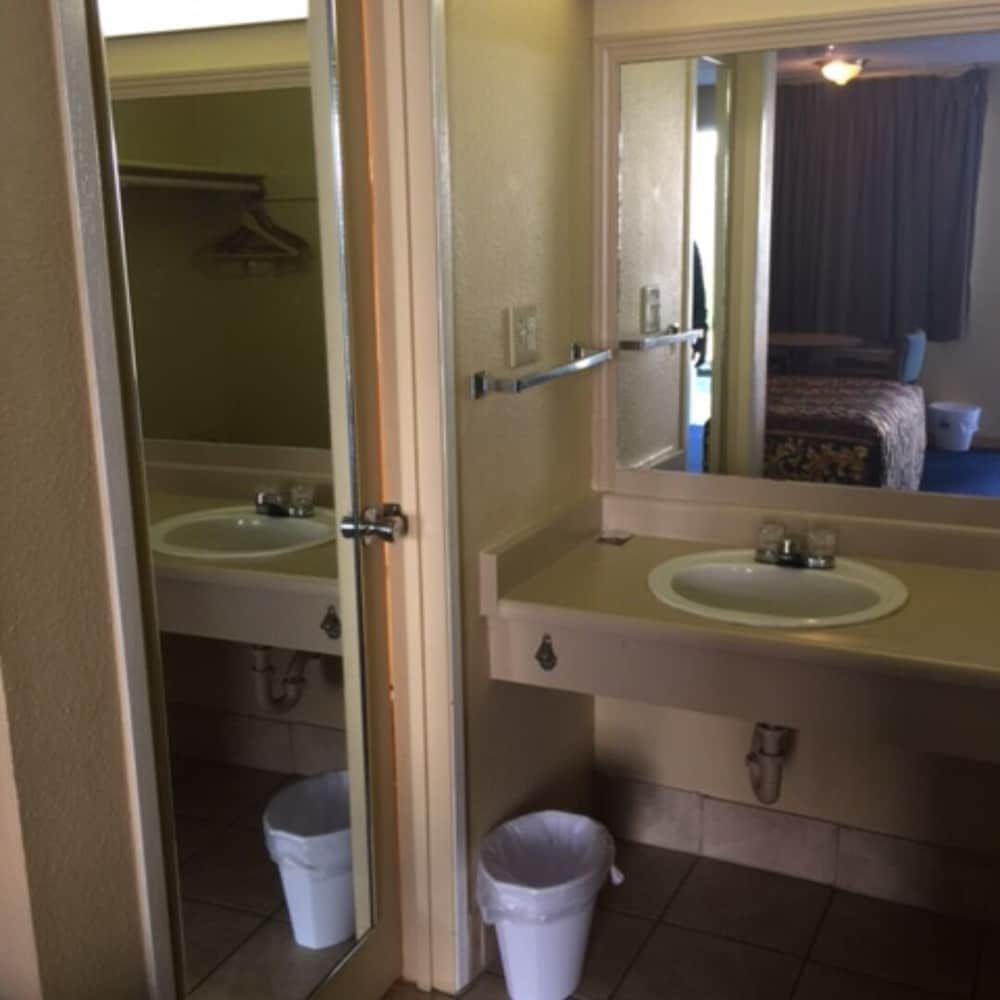 Rodeway Inn Tacoma - photo 18