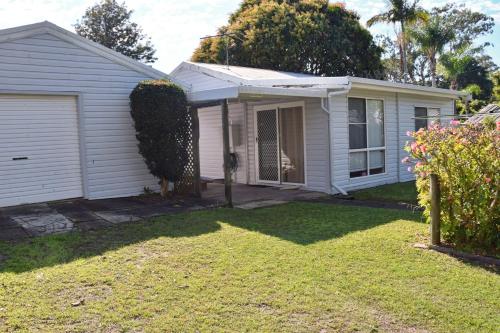 Seldom Inn Bring your own linen. in South West Rocks, Australia