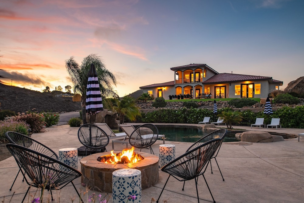 Colina by Avantstay Secluded Mountain Top Oasis w Pool Hot Tub Putting Green — hotel in Murrieta