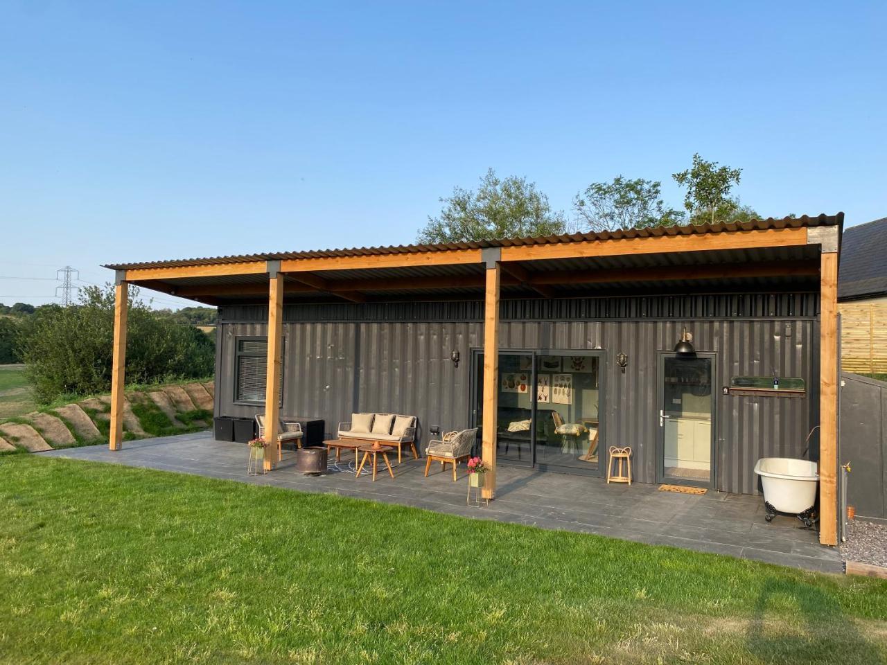 Hazy Hollow — 4-Star Luxury Hotel in Shepton Mallet, United Kingdom